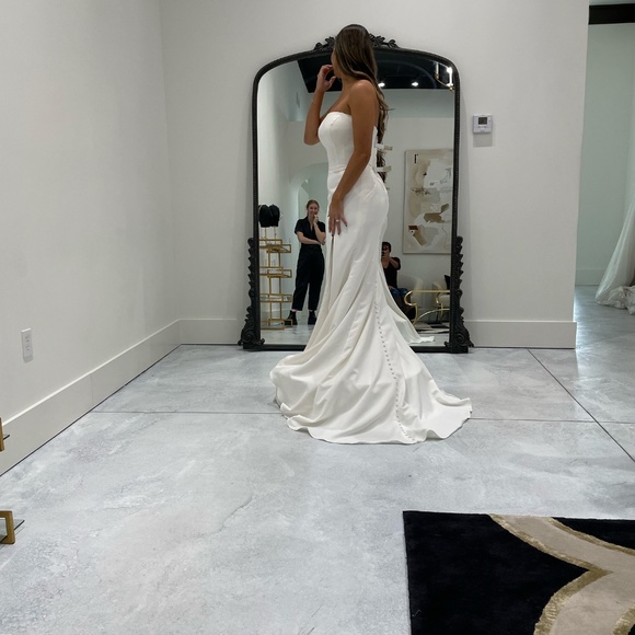 Elegant Strapless Satin Wedding Dress – Size 12 (Never Worn, Off the Rack) - Picture 3 of 5